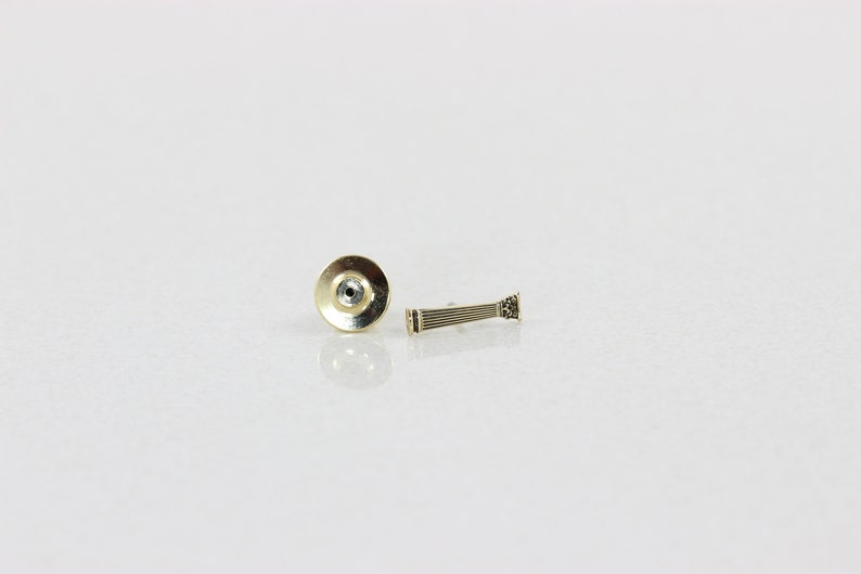 10k Yellow Gold Roman Column Tie Lapel Pin