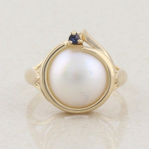 14k Yellow Gold Mabe Pearl and Sapphire Ring size 8