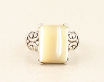 Sterling Silver Mother of Pearl Ring size 6 1/4