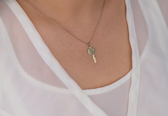 14k Yellow Gold 'Key To My Heart' Necklace 18" Ch… - image 2