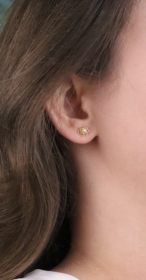 14k Yellow Gold Diamond Flower Earrings Stud Post - image 4
