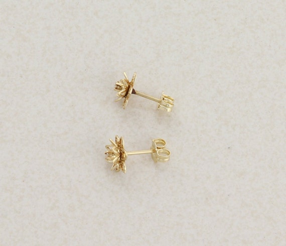 14k Yellow Gold Diamond Flower Earrings Stud Post - image 8