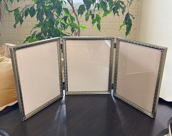 Vintage Metalcraft intricate fan pattern corner caps triple double hinged frames gold brass tone embossed metal 8x10 bi-fold tri-fold