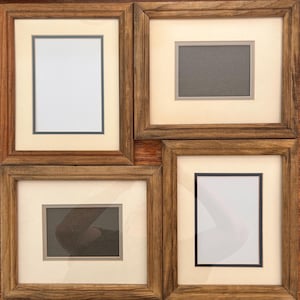 Op de afbeelding: Vier houten fotolijsten in een vierkant. Elke lijst heeft een lichtgekleurde passe-partout en een donkere binnenrand. Twee lijsten hebben lege witte ruimtes en twee hebben donkergrijze ruimtes.