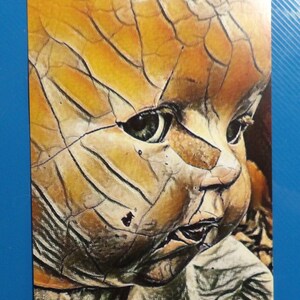 Cartolina inquietante - Serie limitata "Broken Babies" Carta n. 1 BAMBOLA INquietante Franny