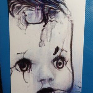 Carte postale effrayante série limitée « Bébés brisés » Carte n° 3 Posséder la poupée maléfique Baby Jane