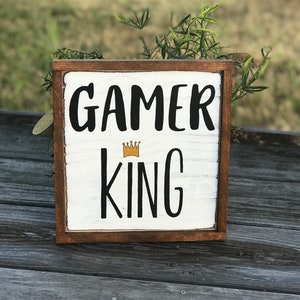 Gamer Gift / Gamer King Wood Sign / Gift for Video Gamer / Teen Boy Bedroom Decor / Game Room Decor