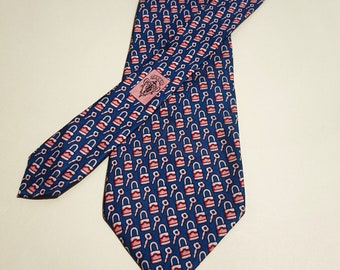GUCCI Designer-Krawatte für Herren im Vintage-Stil mit Seidendruck, klassische Breite: 9,1 cm, Schlüsselschloss, hergestellt in Italien