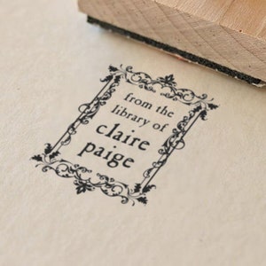 Znaczek biblioteczny Floral Frame, niestandardowy samotuszujący znaczek Ex Libris, znaczek na płytę ekslibrisu, prezent dla nauczyciela, prezent rocznicowy, miłośnik książek, prezent dla niej