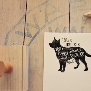 Timbro di ritorno con cane da bestiame, regalo per il proprietario del cane, manico in legno, timbro in gomma personalizzato, timbro con cane Blue Heeler