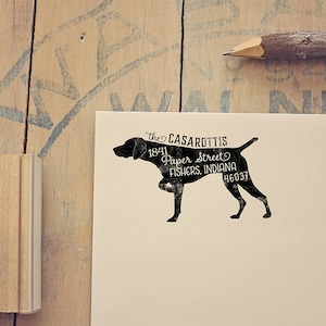Kortharige staande hond retouradresstempel, cadeau hondeneigenaar, houten handvat, aangepaste rubberen stempel of zelfinktend