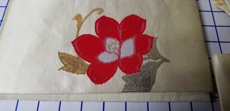 Vintage Japanese OBI With off white background and Red flower with gold leaves Pre-Tied Obi? Size Extra Small