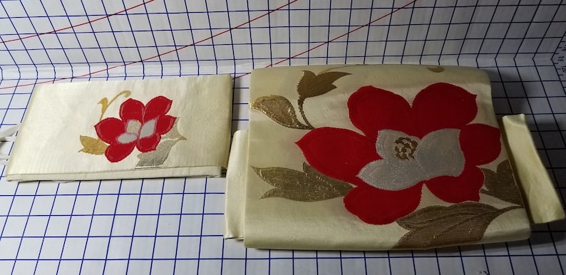 Vintage Japanese OBI With off white background and Red flower with gold leaves Pre-Tied Obi? Size Extra Small