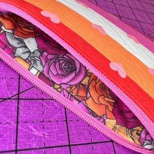Cartera con llavero y tarjeta del orgullo lésbico