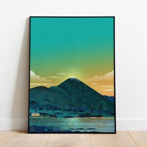 Op de afbeelding: Een digitale illustratie van een berg met een klein wit huis op de top. De berg is donkergroen en de lucht is een gradiënt van turquoise, geel en oranje. De berg reflecteert in het water aan de onderkant van de afbeelding.