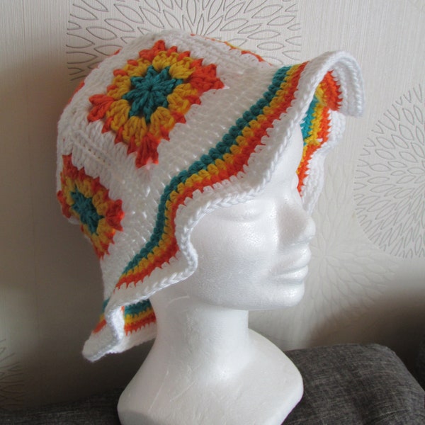 Chapeau bob granny d'été au crochet