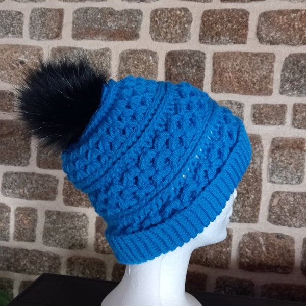 Bonnet au crochet avec pompon fourrure