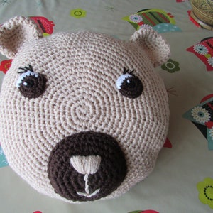 Coussin au crochet tête d'ours image 1