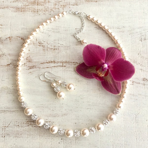Mother of the bride necklace from daughter. Mother of the groom gift from bride and groom Mother in Law necklace Swarovski pearl jewelry set