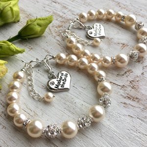 Mother of the groom gift from bride bracelet. Mother of the bride gift from daughter. Mom wedding gift. Pearl bracelet necklace jewelry set. image 1