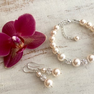 Mother of the Bride Gift from Daughter, Mother of Bride Jewelry Set, Mother in Law Gift from Groom, Wedding Day Pearl Bracelet and Earrings image 5