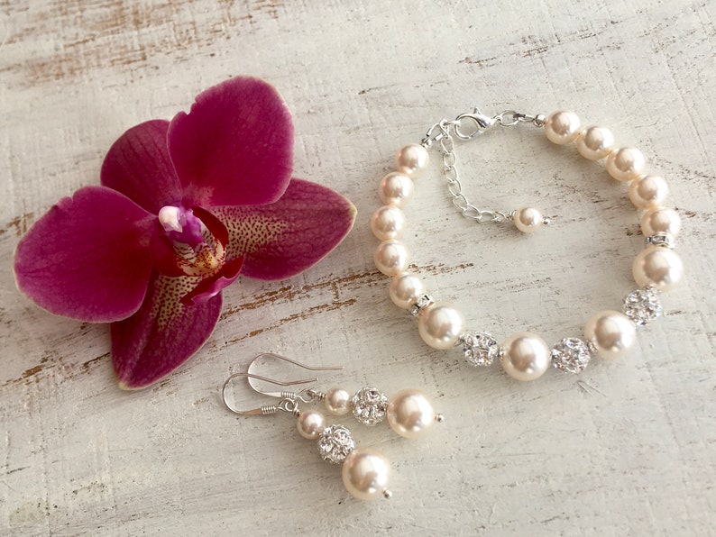 Mother of the Bride Gift from Daughter, Mother of Bride Jewelry Set, Mother in Law Gift from Groom, Wedding Day Pearl Bracelet and Earrings image 5