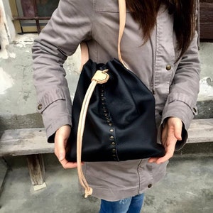 Leather bucket bag, black, with rectangular base