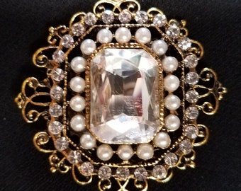 PIN brooch Antiqued Gold CLEAR Center Stone w Pearls Stones New In Box by Ornaments