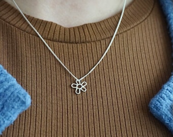 FLOWER POWER- necklace - sterling silver - by STICKTAILS