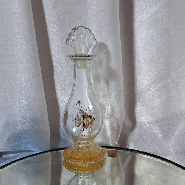 Charming scallop shell corked bottle with two 24K gold & white angel fish in reeds. This Avon bubble bath, "Sea Fantasy," doubles as a vase