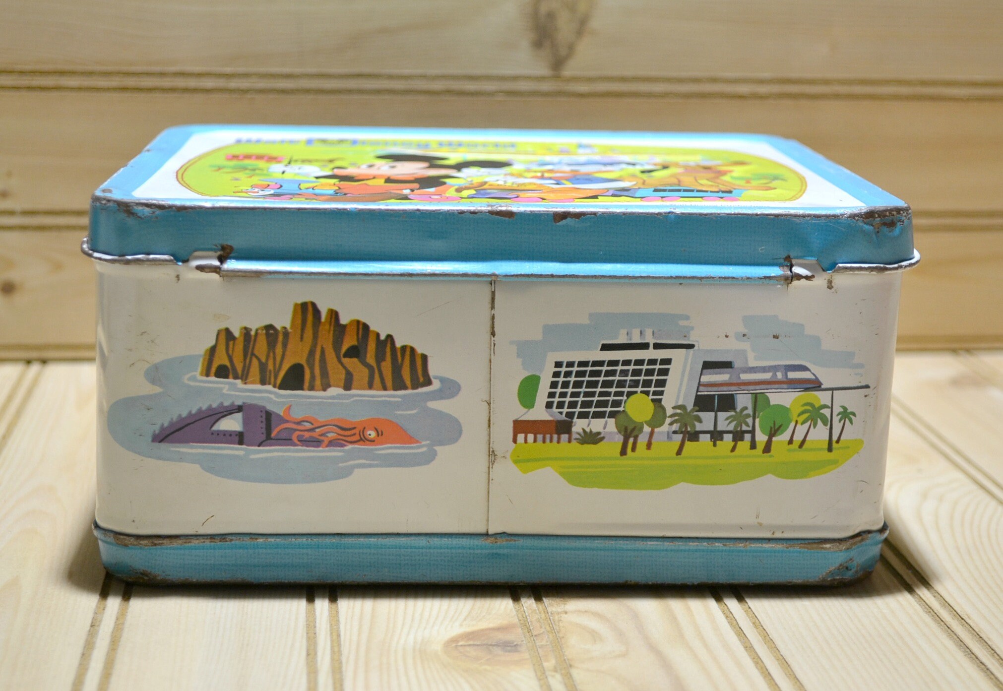 Vintage Walt Disney World Metal Lunch Box Aladdin 1970s Mickey