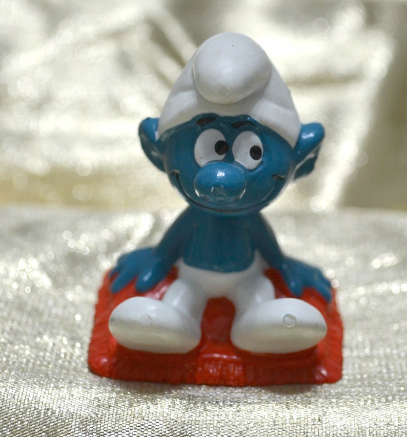 handy smurf figurine