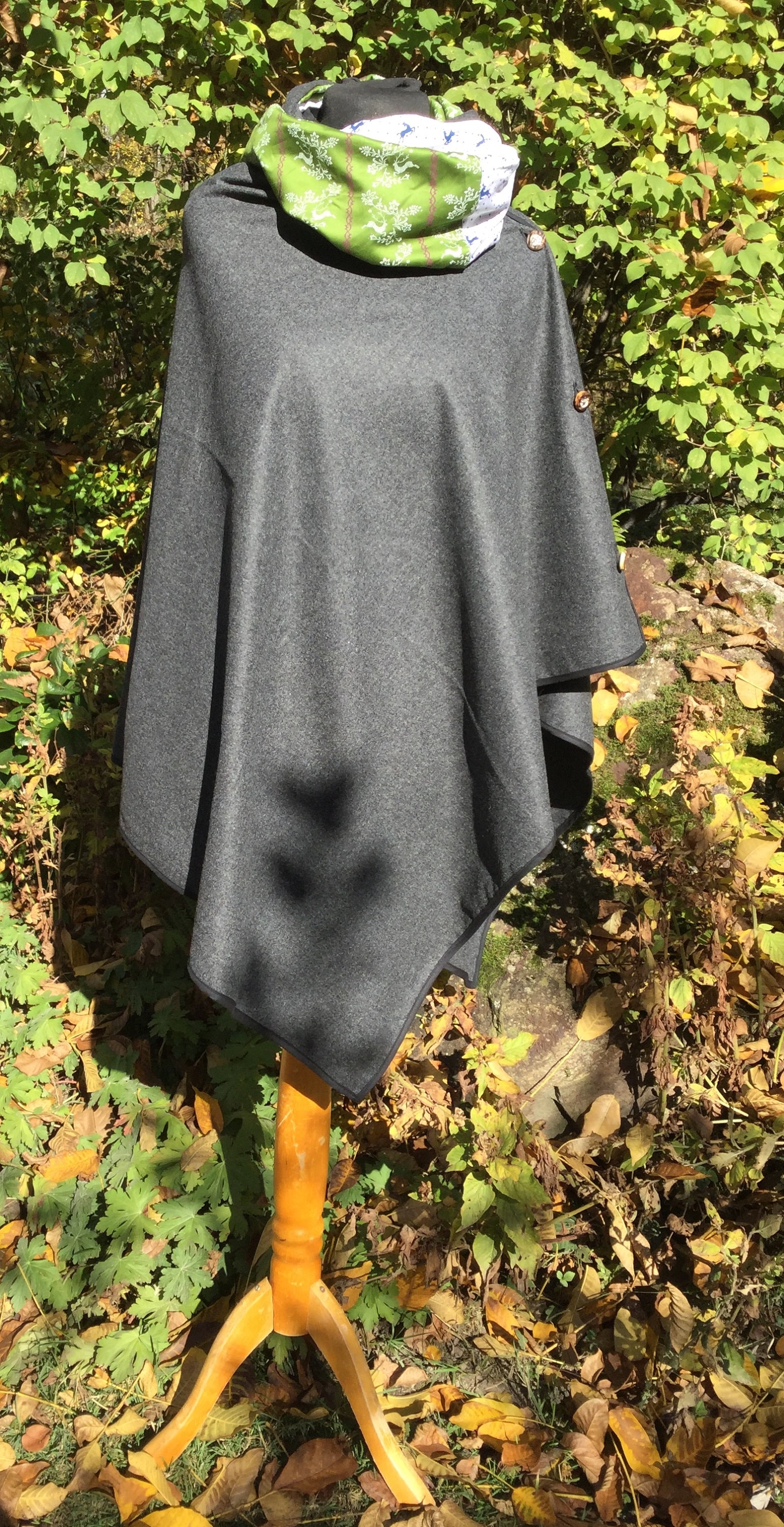 Gamsjaga Loden Cape anthracite with black trim