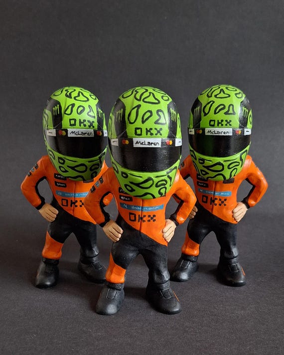 陶器製のF1ドライバーの人形 F1 Mini Driver. Lando Norris. Limited Edition Formula 1 Figurine