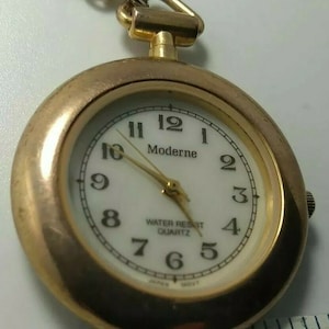 Moderne Water Resistant Quartz Pendant Watch