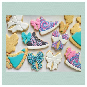 SweetAmbs Converse with Bow Cookie Cutter