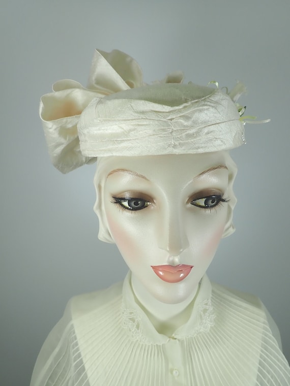 Vintage silk wedding hat Ivory Bridal Hat, Teardrop Shape Hat With Bow , Duchess Silk  main image 2
