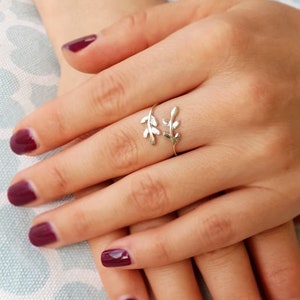 Sterling Silver Leaf Ring, branch Ring, Dainty, Delicate,stylish ring, Gift for her, Layering Ring, Nature Jewelry, silver stacking rings