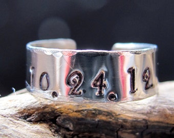 Personalisierte Datum Ring. Personalisierter Ring für Frauen oder Männer. Geschenk für Sie oder Ihn. Geburtstagsgeschenk. Unisex verstellbare Ring. Ring mit Gravur