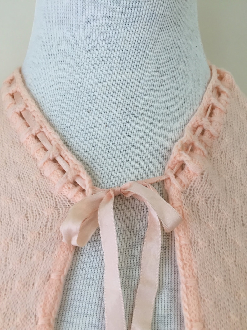 Blush Pink Vintage Cardigan or Bed Jacket Silk Ribbon Drawstring Neckline Delicate Pointe D/'Esprite Pattern