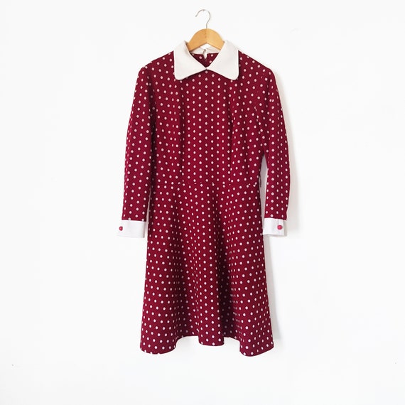 1960s-1970s Burgundy Polka Dot Peter Pan Contrast