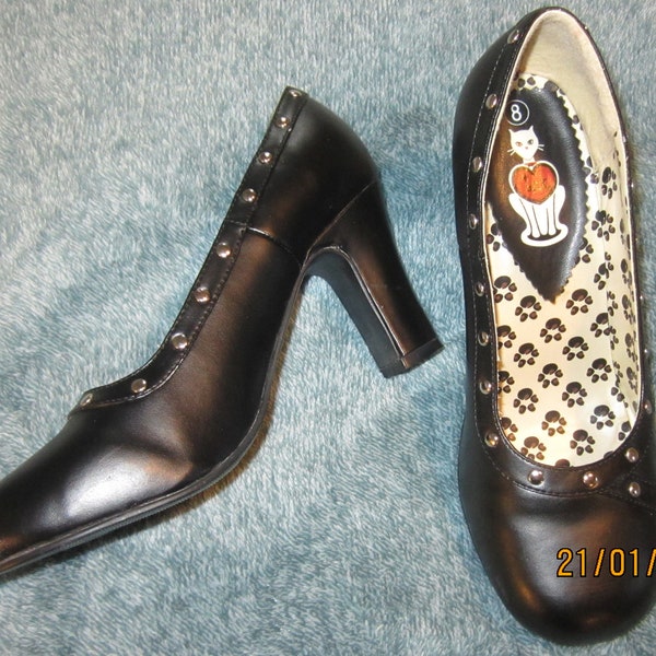 Womens Vintage 2000 Studded T.U.K. Black Heels, size 8 Wide