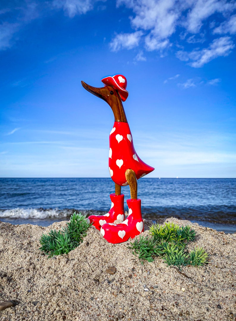 Running duck with hat & boots in red with white hearts approx. 25 cm high image 1