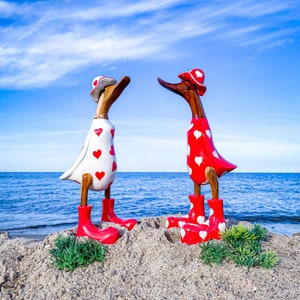 Running duck with hat & boots in red with white hearts approx. 25 cm high image 3