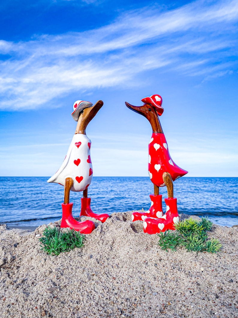 Running duck with hat & boots in red with white hearts approx. 25 cm high image 3