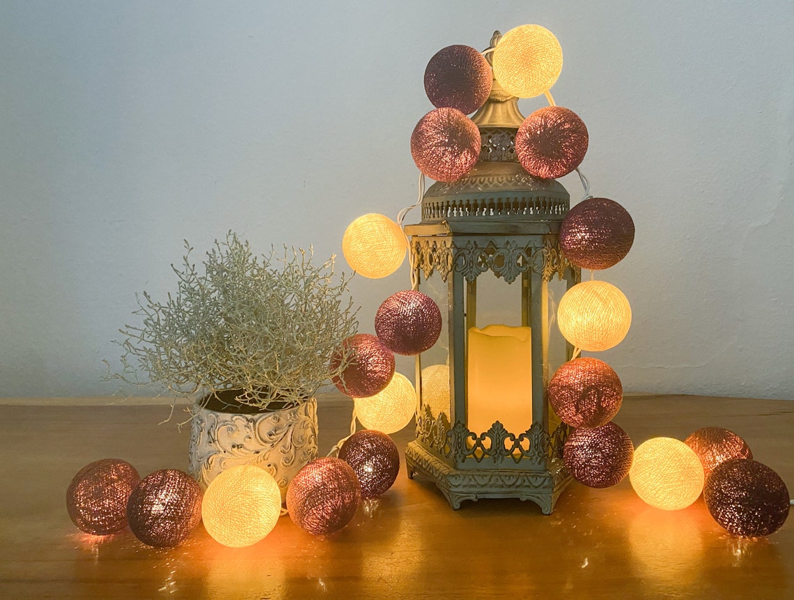 Lichterkette aus 20 Stoffkugeln in Beige/Braun Farbtöne. LK Etsy