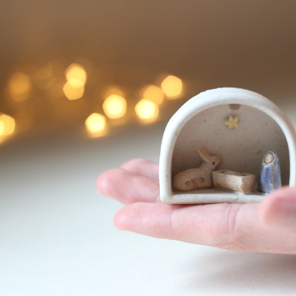 Miniature nativity scene wall decoration, © stoneware studio 2023  Christmas gift, white stoneware arch (1)