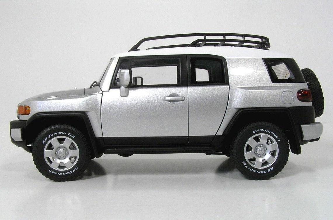 Toyota FJ Cruiser in 1/18 Scale Diecast in Silver by AutoArt Etsy