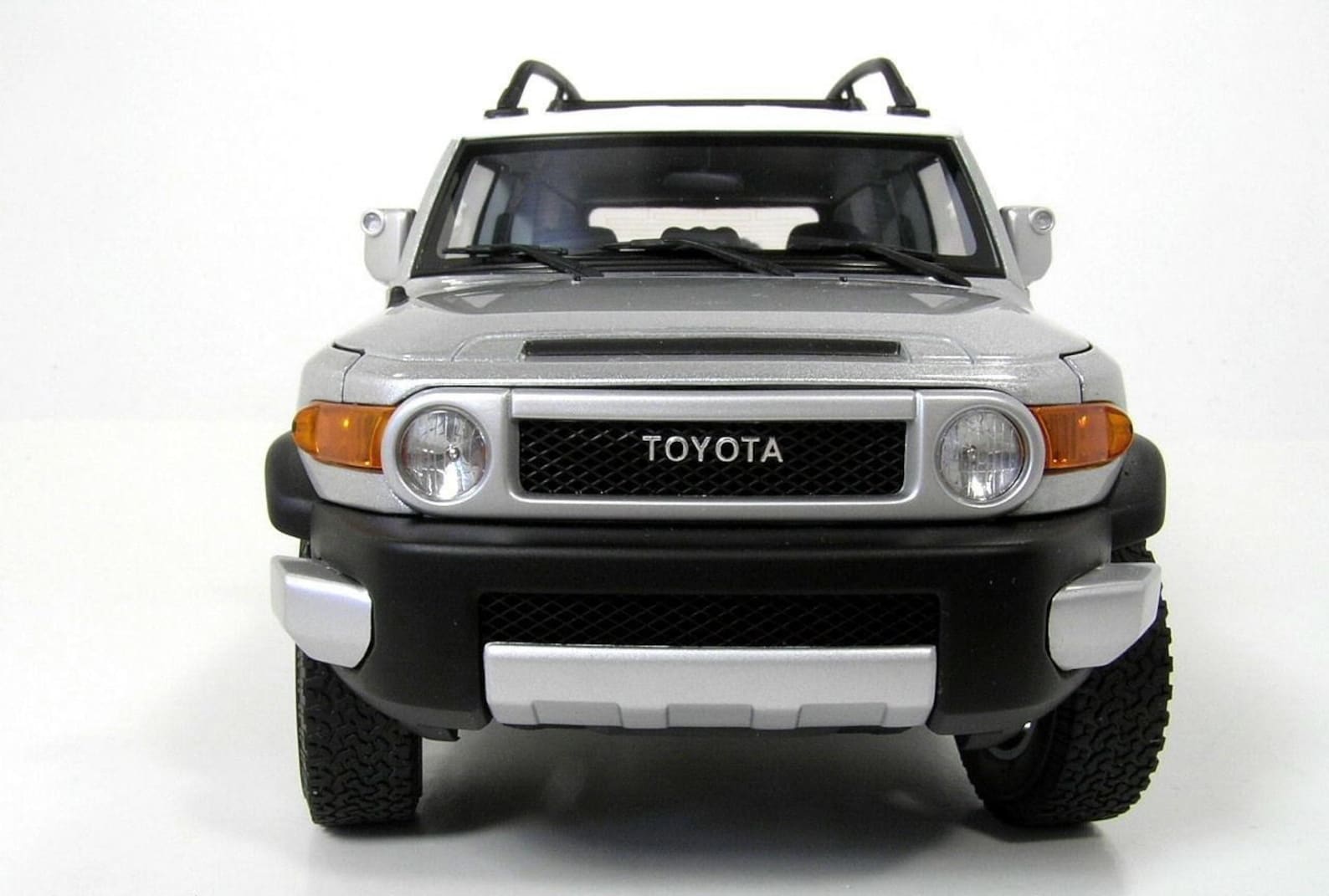 Toyota FJ Cruiser in 1/18 Scale Diecast in Silver by AutoArt Etsy