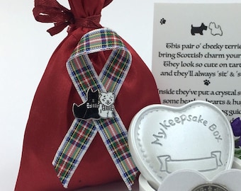 Ensemble cadeau d'épinglettes Scottie Westie : ruban tartan, porte-bonheur porte-bonheur